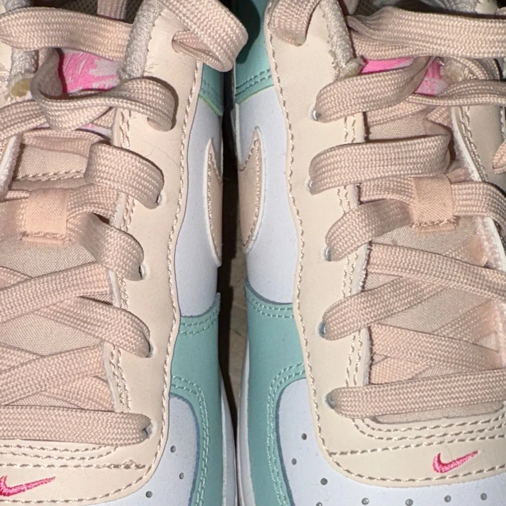 Nike Emerald Guava Ice Nike Boys size 6.5 Sneakers - Picture 9 of 16